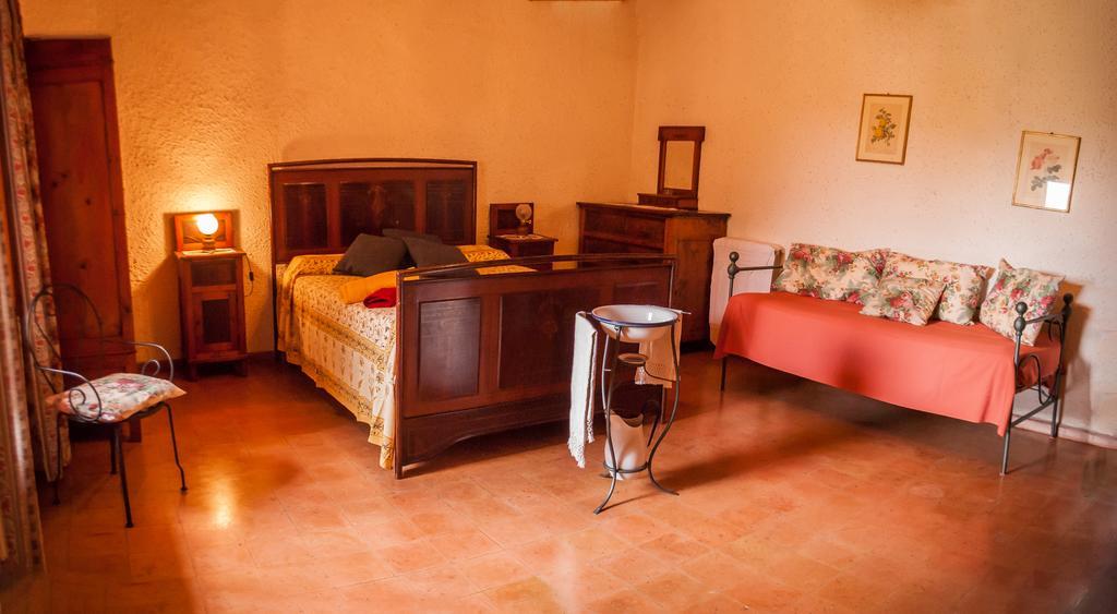 Fattoria Dei Cavalieri Apartman Sovana Szoba fotó